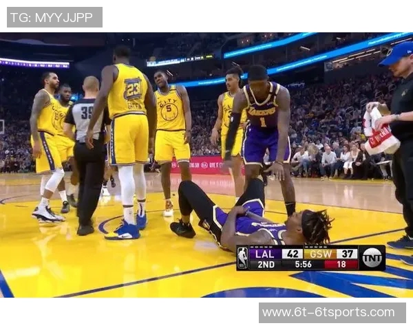 克莱替补首节表现出色5分钟内贡献5分2板1助1断展现冷静实力